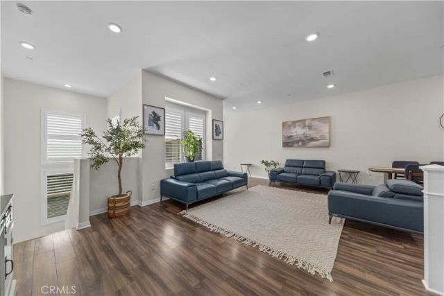 135 Neptune, Irvine, CA 92618
