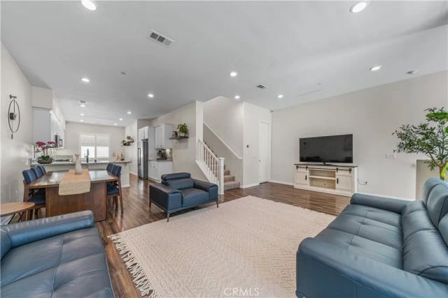 135 Neptune, Irvine, CA 92618