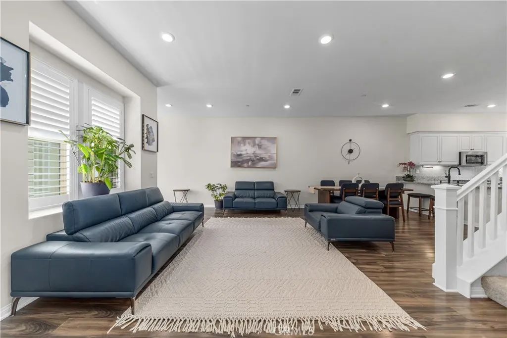 135 Neptune, Irvine, CA 92618