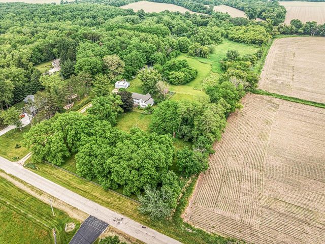 2575 S Paddock Road, Beloit, WI 53511