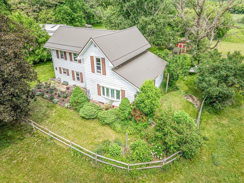 2575 S Paddock Road, Beloit, WI 53511