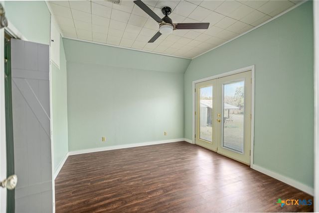 303 Garcitas Grove, Inez, TX 77968