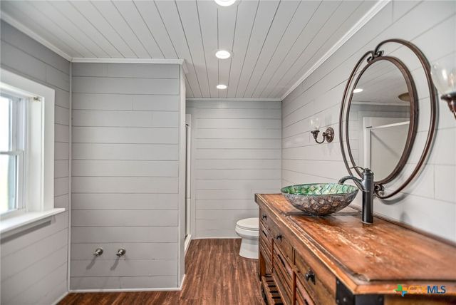 303 Garcitas Grove, Inez, TX 77968