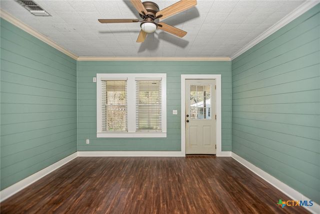 303 Garcitas Grove, Inez, TX 77968