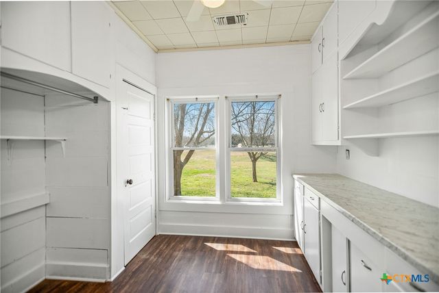 303 Garcitas Grove, Inez, TX 77968