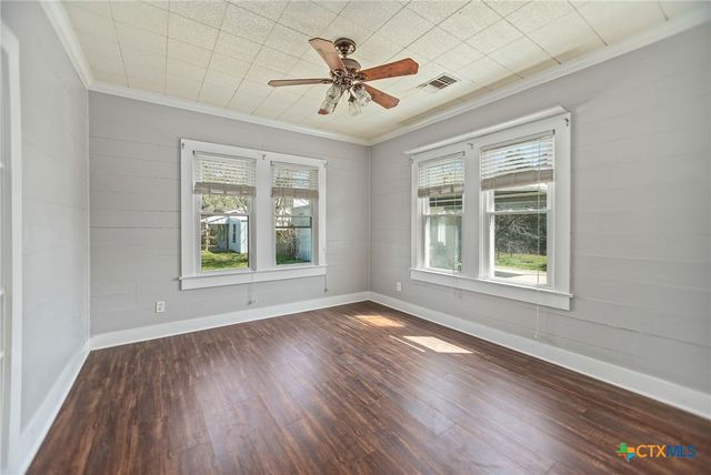 303 Garcitas Grove, Inez, TX 77968