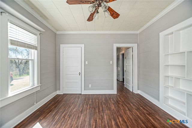 303 Garcitas Grove, Inez, TX 77968