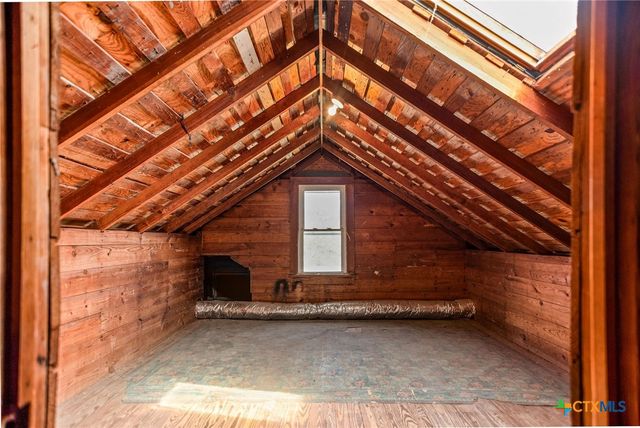 303 Garcitas Grove, Inez, TX 77968