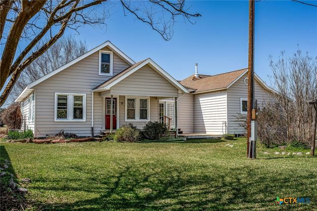 303 Garcitas Grove, Inez, TX 77968