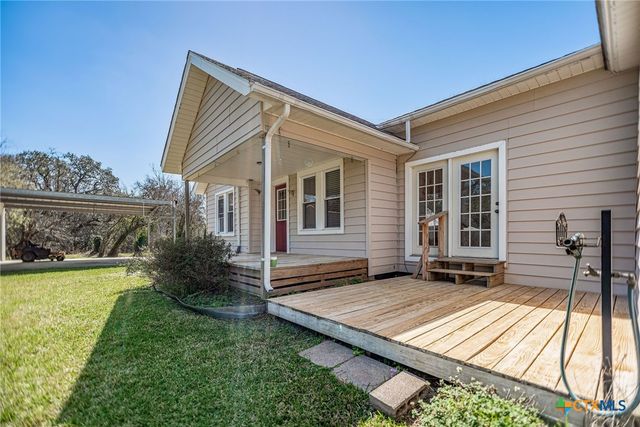 303 Garcitas Grove, Inez, TX 77968