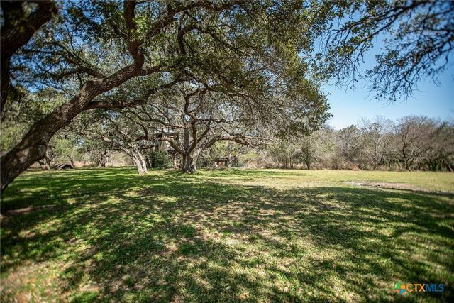 303 Garcitas Grove, Inez, TX 77968