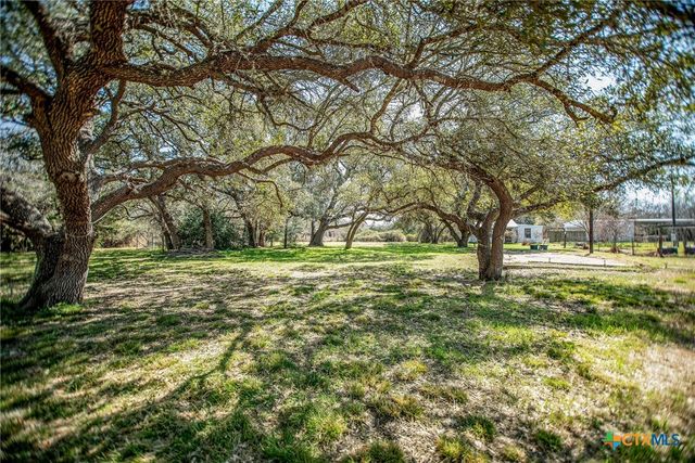 303 Garcitas Grove, Inez, TX 77968