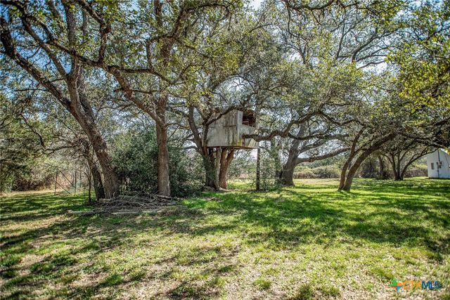 303 Garcitas Grove, Inez, TX 77968