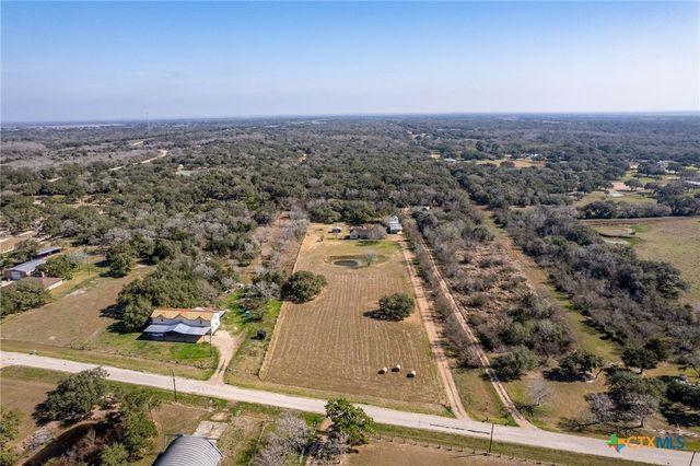 303 Garcitas Grove, Inez, TX 77968