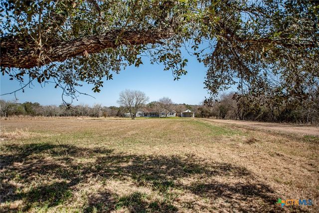 303 Garcitas Grove, Inez, TX 77968