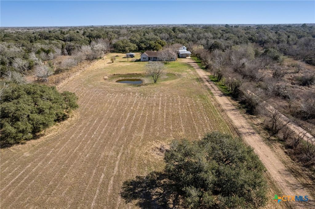 303 Garcitas Grove, Inez, TX 77968