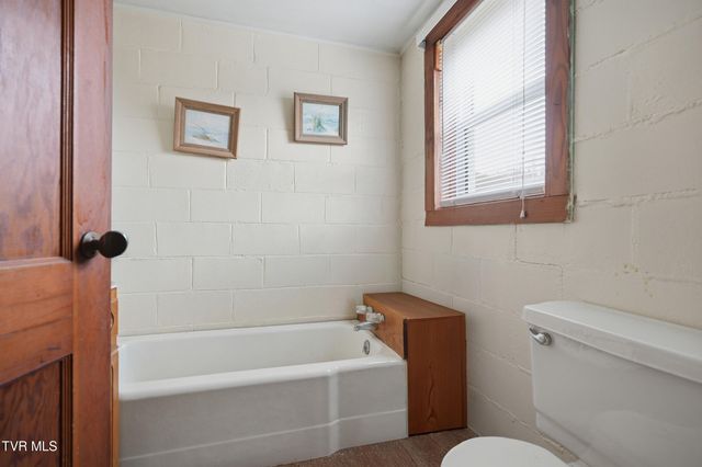 499 Ventura Road, Clintwood, VA 24228