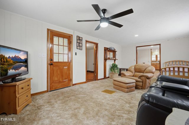 499 Ventura Road, Clintwood, VA 24228