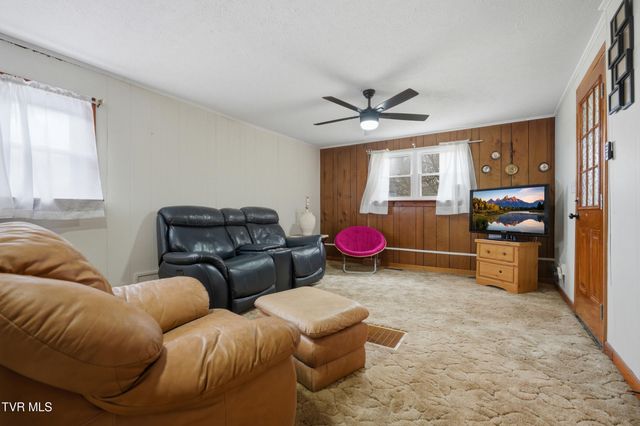 499 Ventura Road, Clintwood, VA 24228