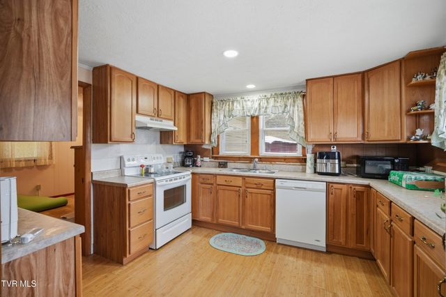 499 Ventura Road, Clintwood, VA 24228