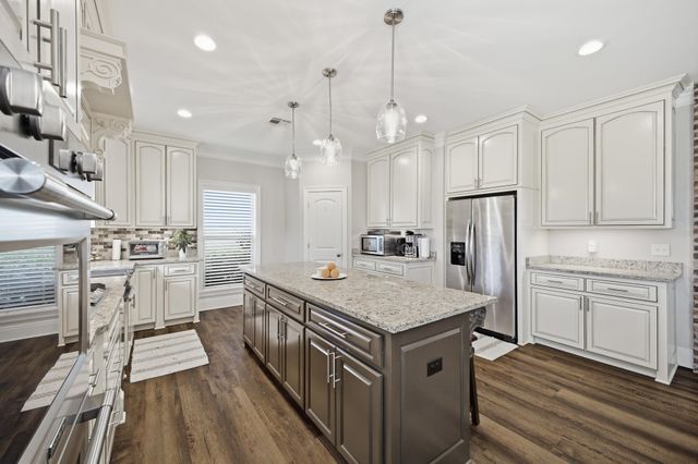 165 Goldsby Drive, Schriever, LA 70395