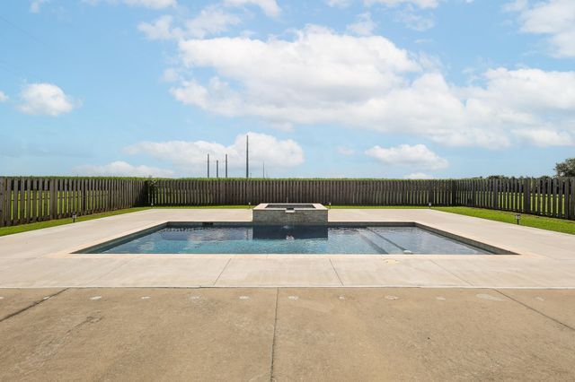 165 Goldsby Drive, Schriever, LA 70395