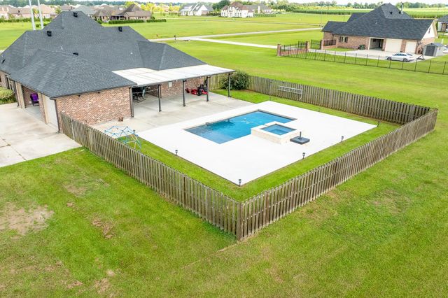 165 Goldsby Drive, Schriever, LA 70395