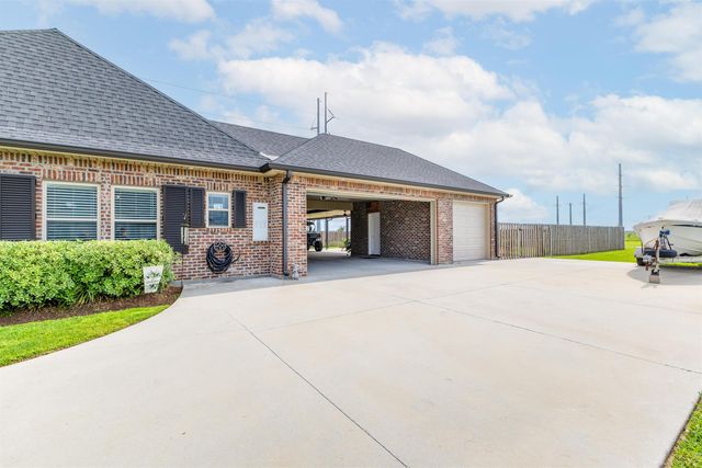 165 Goldsby Drive, Schriever, LA 70395