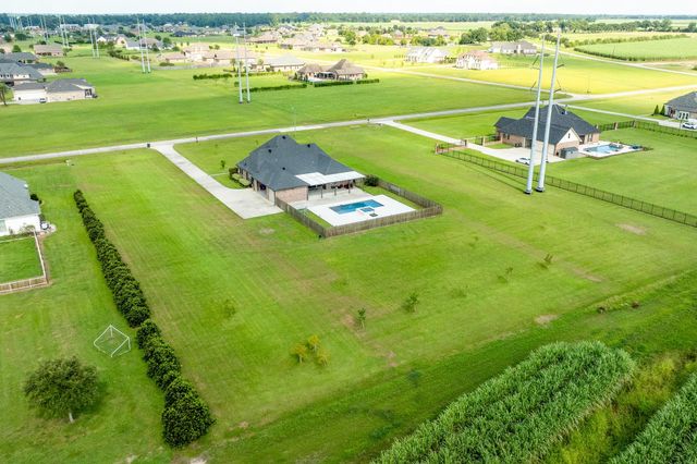 165 Goldsby Drive, Schriever, LA 70395