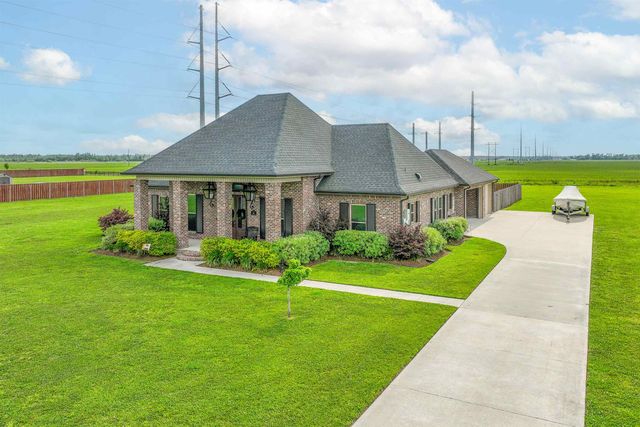 165 Goldsby Drive, Schriever, LA 70395