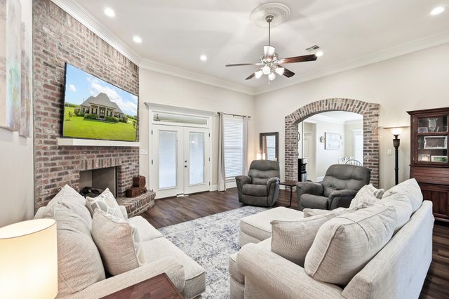 165 Goldsby Drive, Schriever, LA 70395