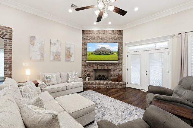 165 Goldsby Drive, Schriever, LA 70395