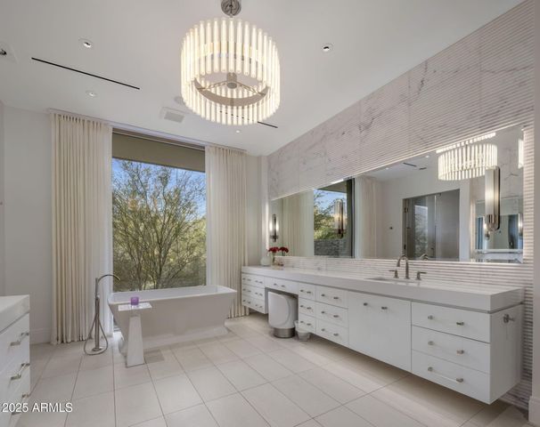 9830 E THOMPSON PEAK Parkway 912, Scottsdale, AZ 85255