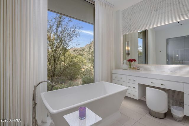 9830 E THOMPSON PEAK Parkway 912, Scottsdale, AZ 85255