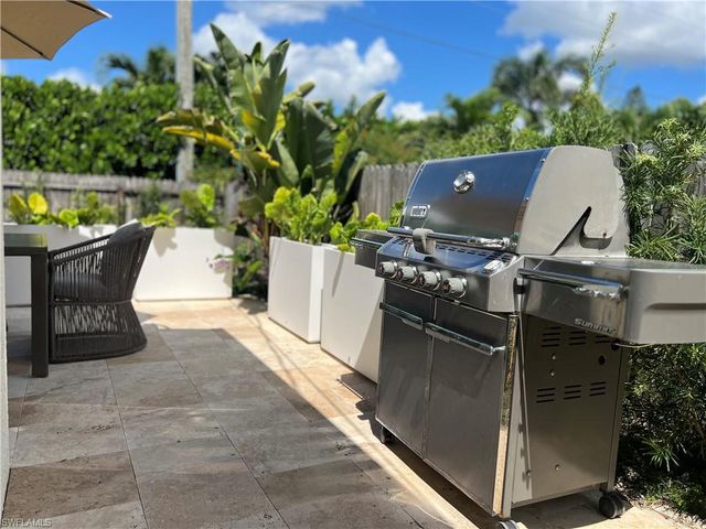 801 99th AVE N, Naples, FL 34108
