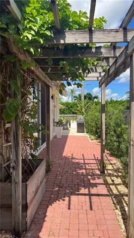 801 99th AVE N, Naples, FL 34108