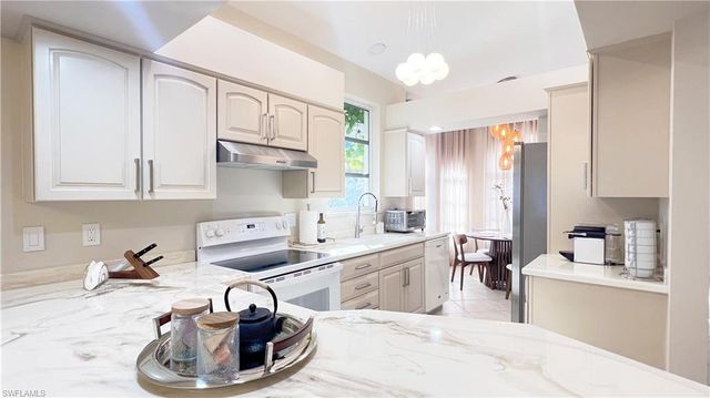 801 99th AVE N, Naples, FL 34108