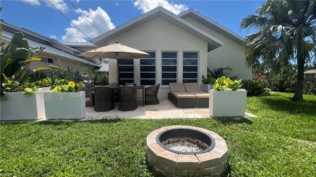 801 99th AVE N, Naples, FL 34108