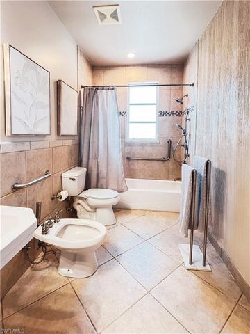 801 99th AVE N, Naples, FL 34108