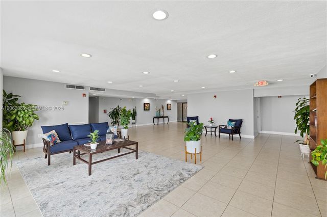 1880 S Treasure Drive 3D, North Bay Village, FL 33141