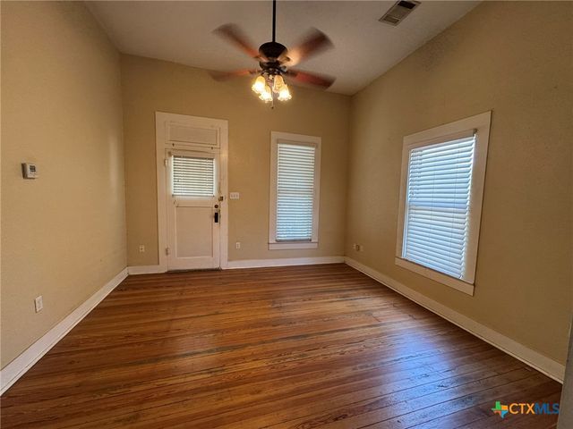 435 N Milam Street, Seguin, TX 78155