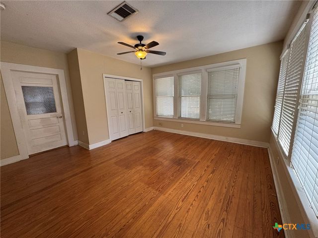 435 N Milam Street, Seguin, TX 78155