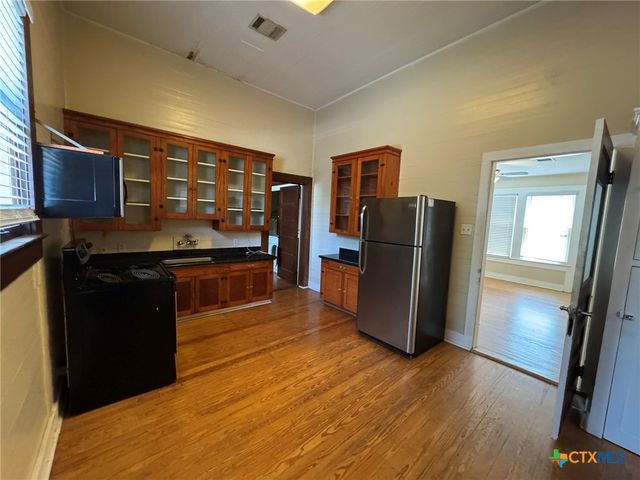 435 N Milam Street, Seguin, TX 78155