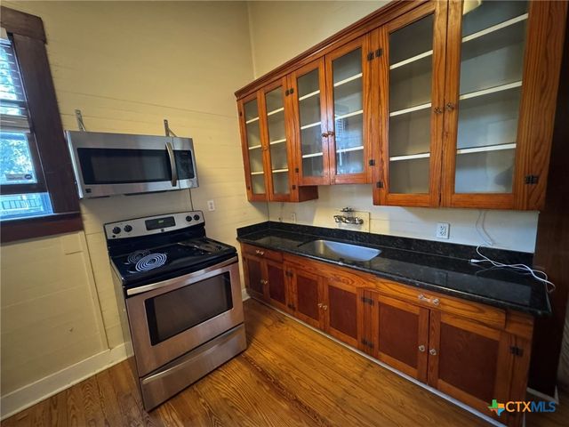 435 N Milam Street, Seguin, TX 78155
