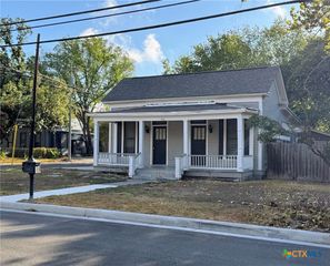 435 N Milam Street, Seguin, TX 78155