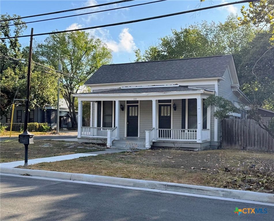 435 N Milam Street, Seguin, TX 78155