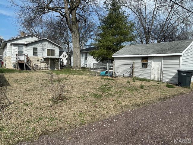 131 E Tydeman Avenue, Roxana, IL 62084