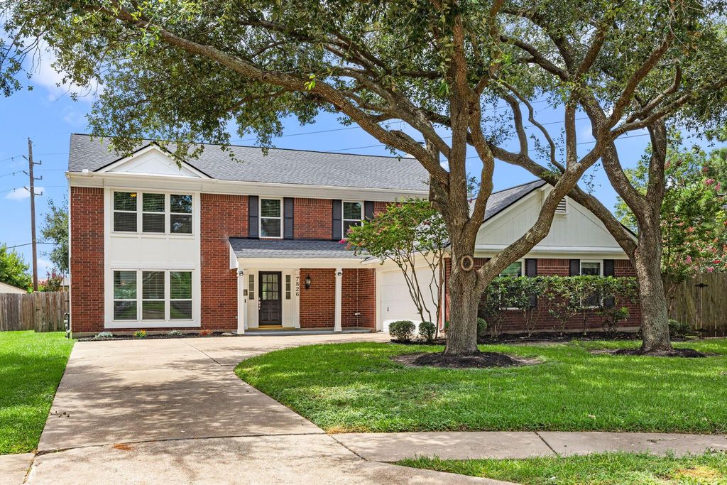 7826 Clover Knoll Court, Houston, TX 77095