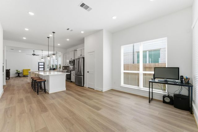 2318 Forest Flower, Tomball, TX 77375