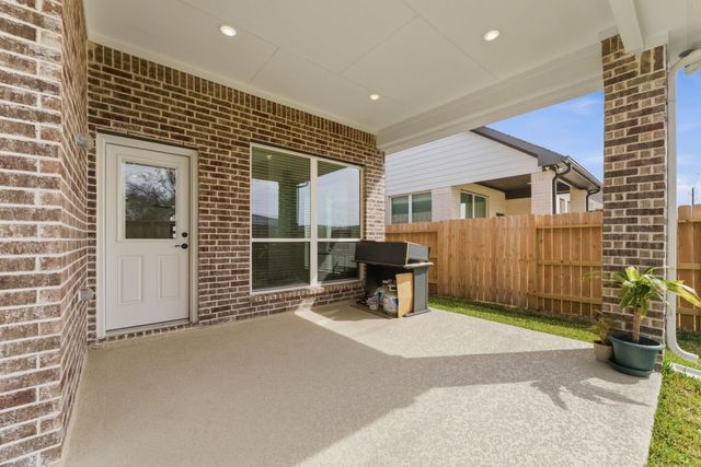 2318 Forest Flower, Tomball, TX 77375